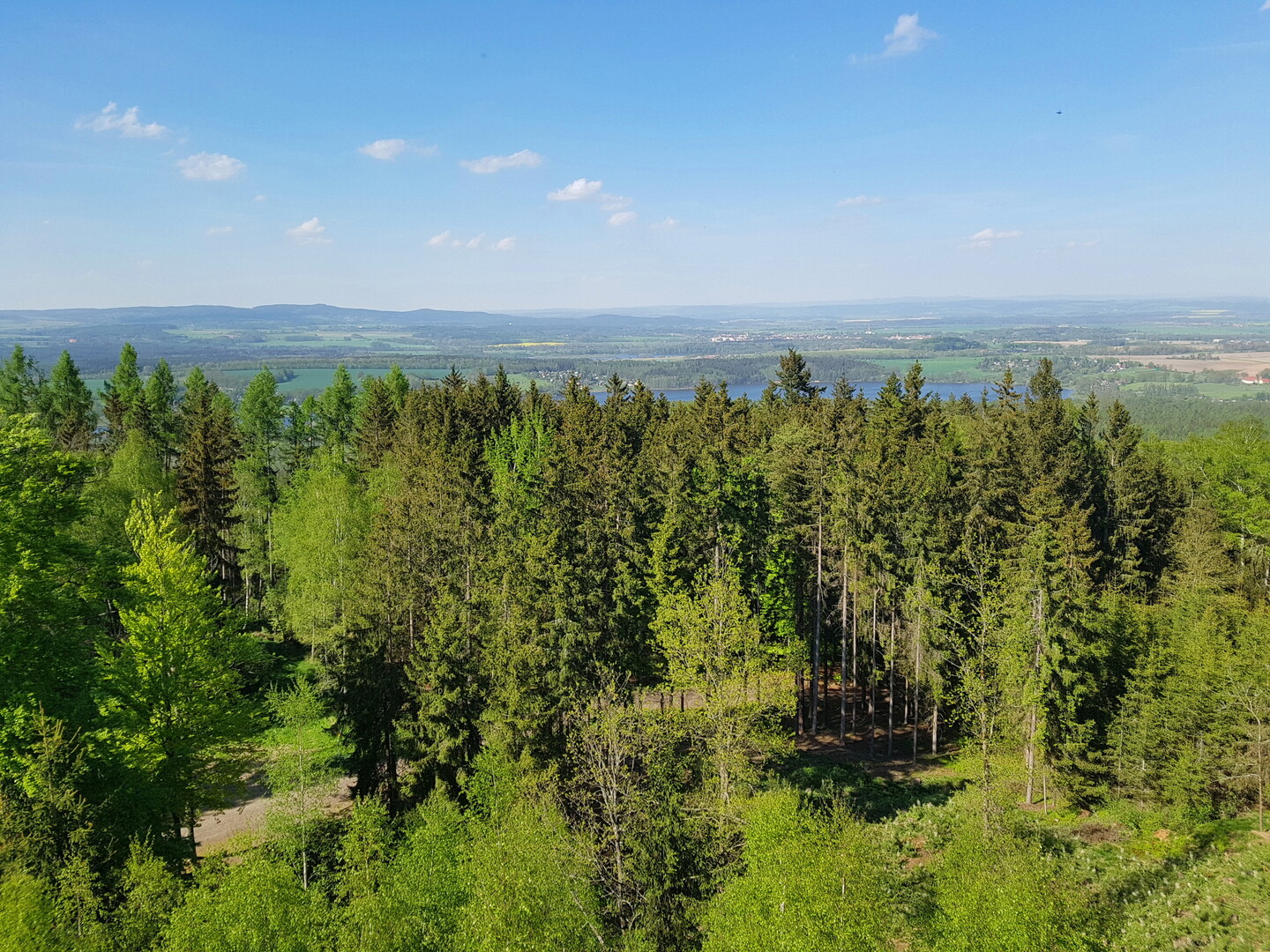 Blick nach Norden: Talsperre Skalka.