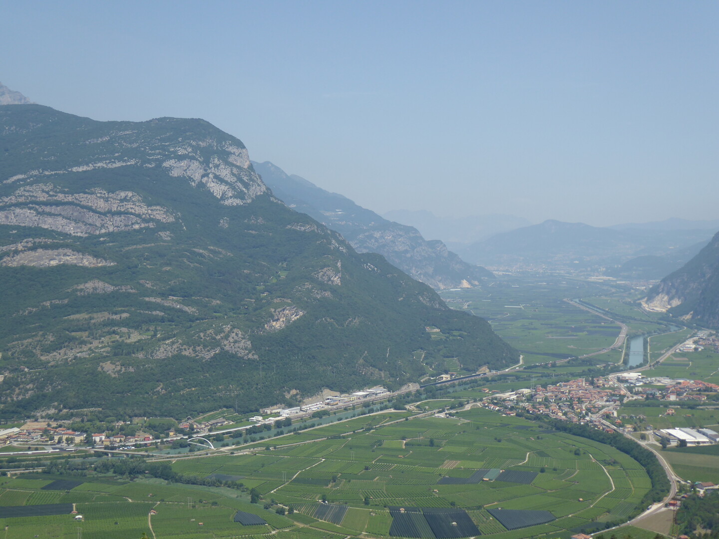 Im Hintergrund ist Trento zu erkennen.
