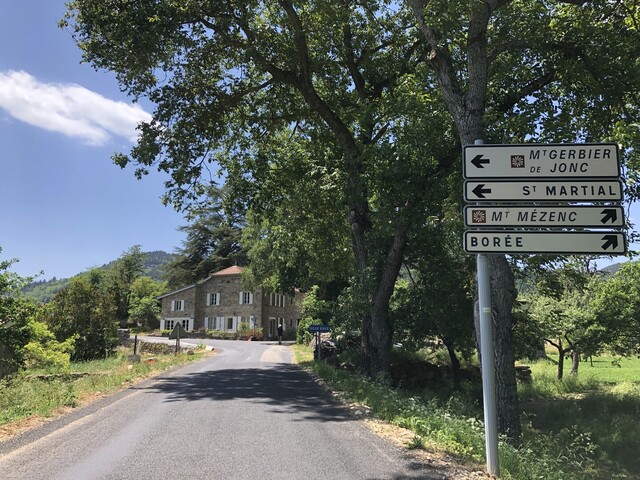 Col du Gerbier de Jonc (NO) Startpunkt bei Deux Eaux, wo der Bach Escourtay in den Oberlauf der Eysse mündet. (IMG 0775).