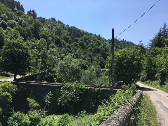 Col de la Fayolle (N) Pont d'Auzene - links zweigt eine steile Auffahrt ab nach Cordon Blanc (sog. Col de Lavayas) (IMG 4689).