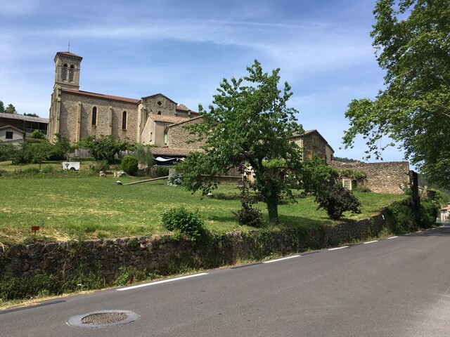 Col de Comberon (S) D120 mit Blick auf die Kirche in Les Ollières - links davon zweigt die D2 ab (IMG 4134).