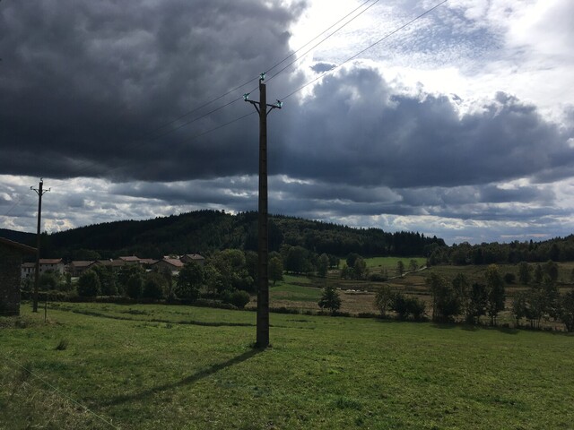 Col du Pertuis (S) Blick nach links - was wäre Frankreichs Landschaft ohne Strommasten (IMG 7711).