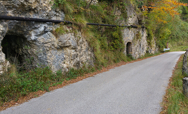 Anfahrt vom Passo Pian delle Fugazze: Unübersehbar sind die Spuren des 1. Weltkrieges.