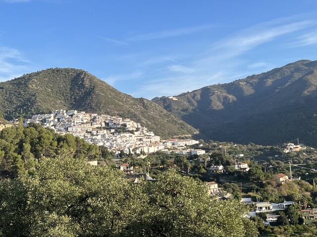 Blick auf das Dorf Ojén.