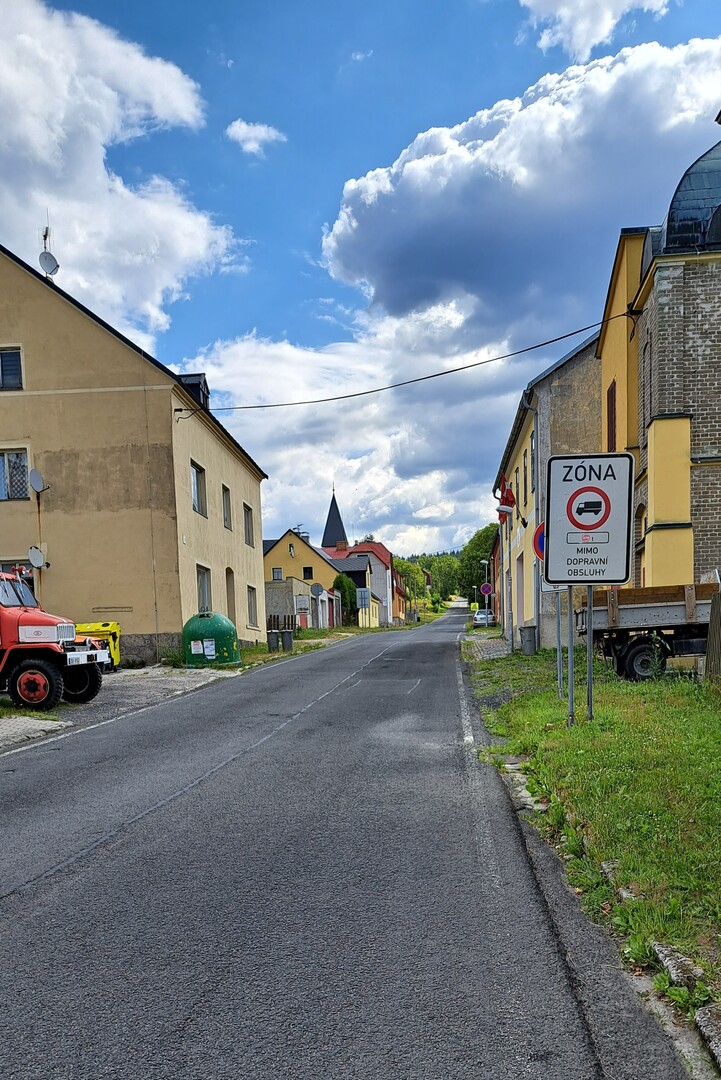 Blick gen Osten in den ersten Teil der Auffahrt ab Horní Blatná 