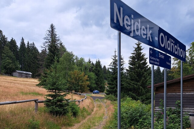 führt der Weg zum Haltepunkt Nejdek-Oldřichov
