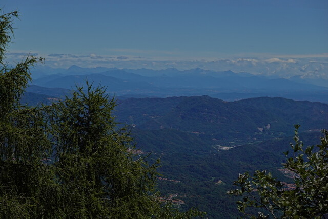 Blick Richtung Osten, vermutlich in die Bergamasker Alpen.