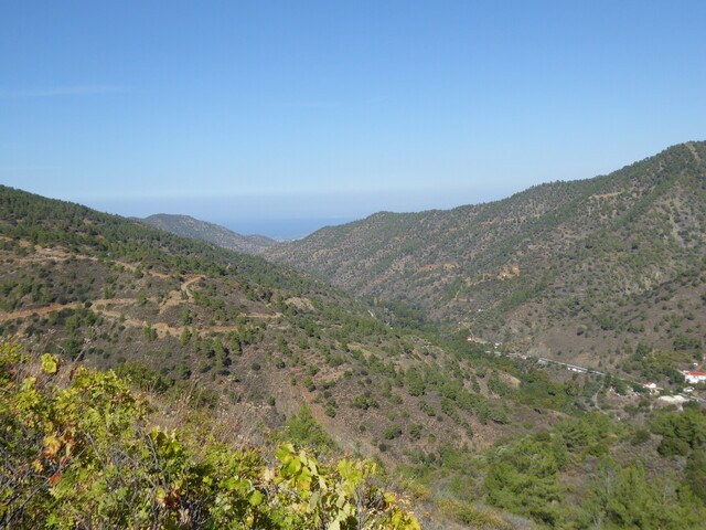 Blick über das Marathasa Valley zur Morphou Bay.