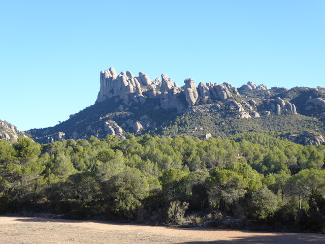 Süden: Ein Teil des Montserrat.